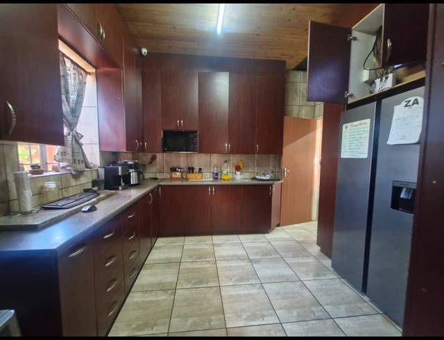10 BEDROOM HOUSE FOR SALE IN DIBENG